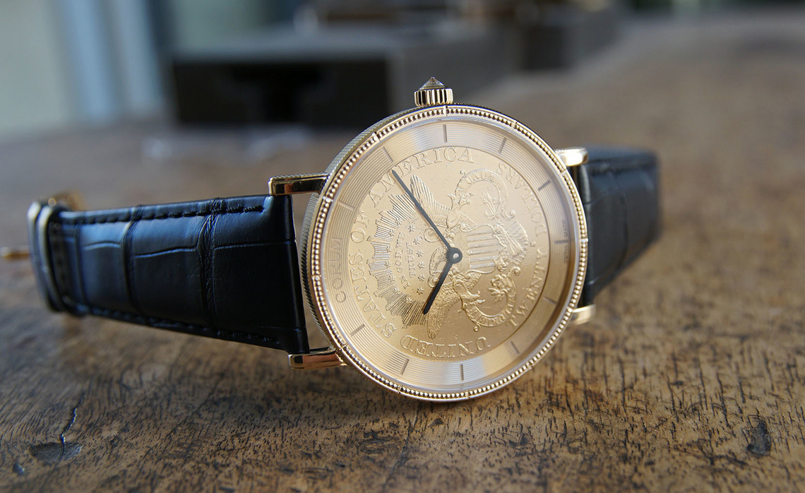 Corum coin top