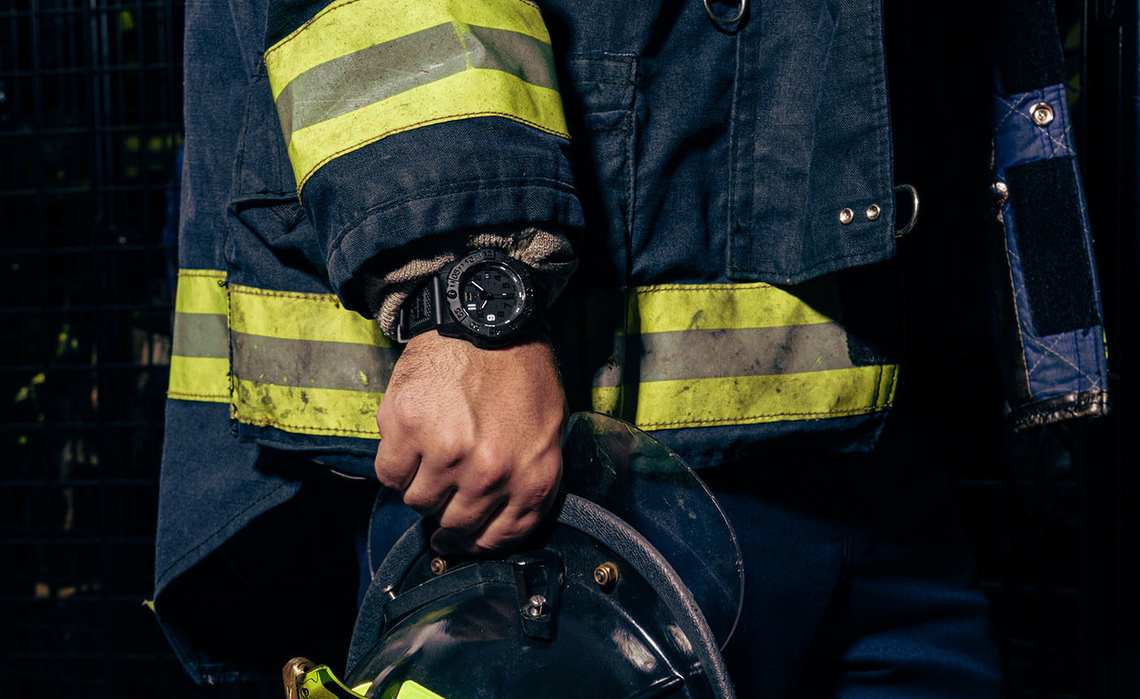 Luminox police watch shop