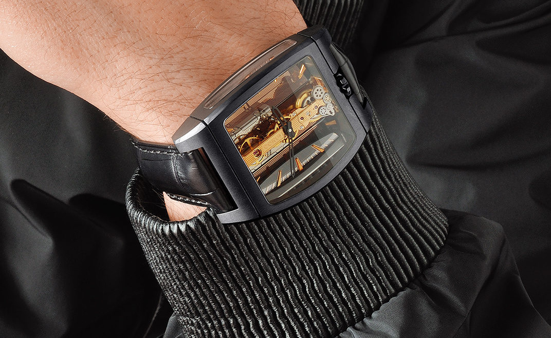 Corum Golden Bridge Titanium un pont d or vers la legerete Watchonista
