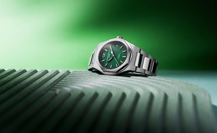 A fresh new look for the new Laureato 42 mm with its enduring classic green