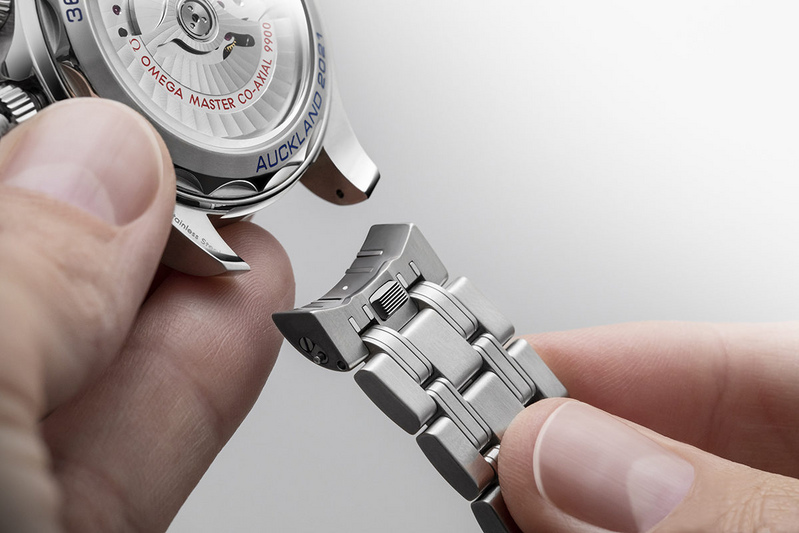 Quick change store watch straps