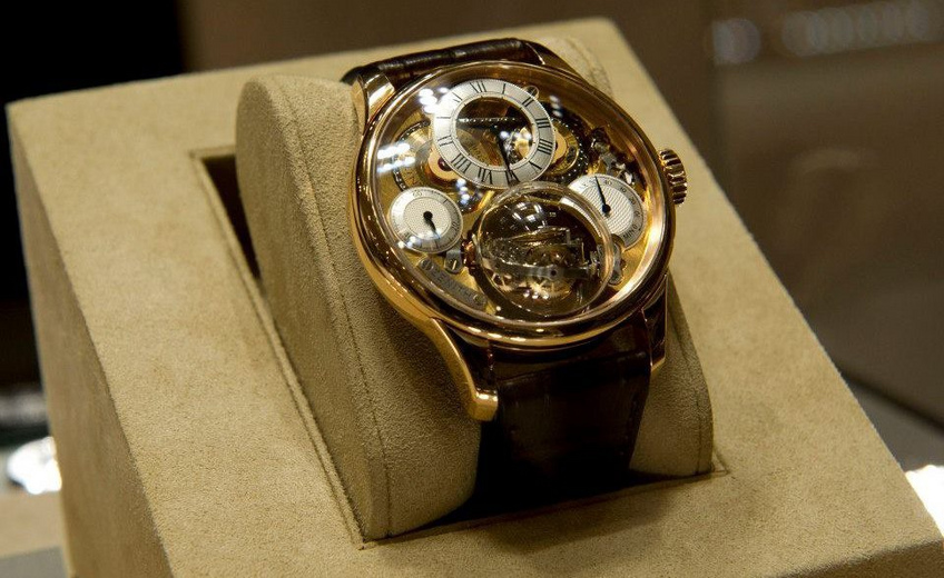 1492 Evening at the Zenith Boutique