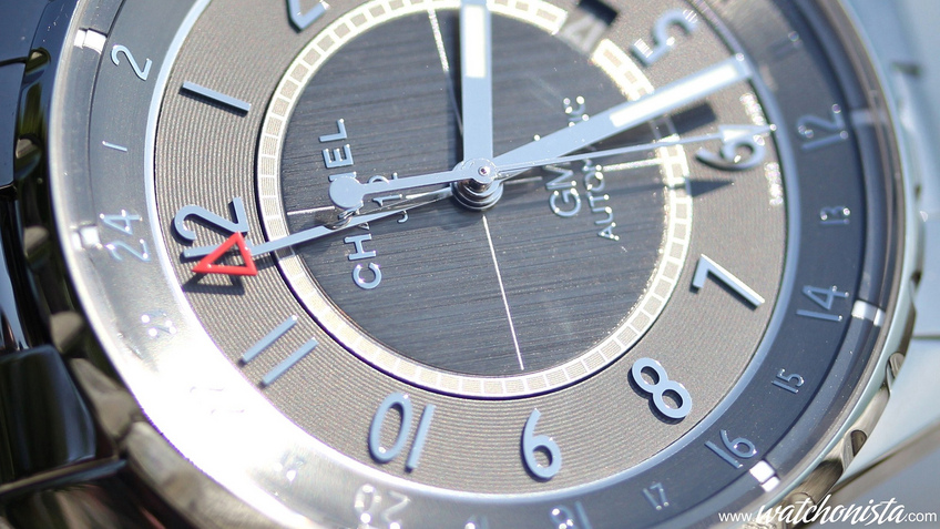 CHANEL J12　GMT Chanel J12 GMT Matte Watch Review | aBlogtoWatch