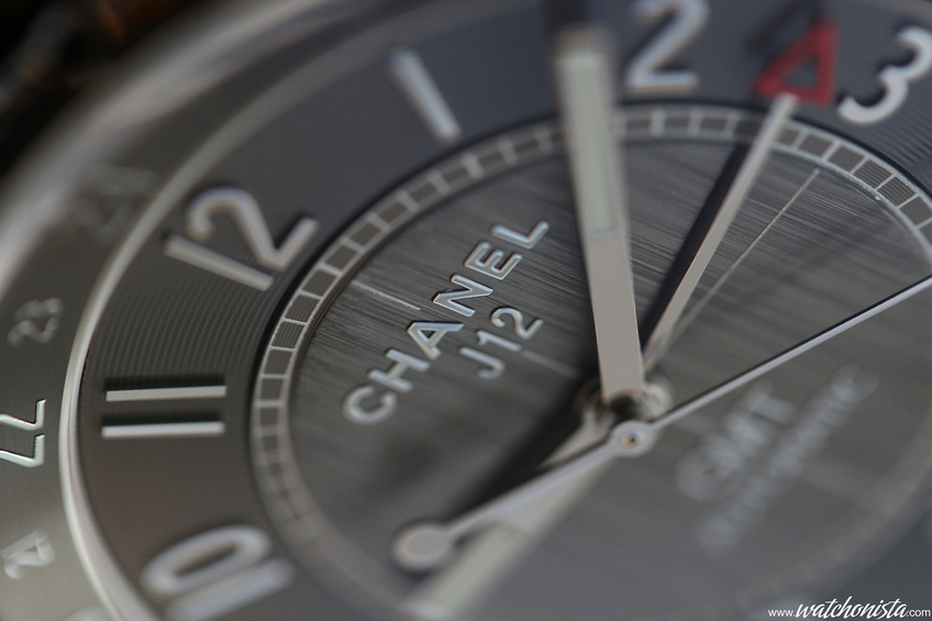 CHANEL J12　GMT Chanel J12 GMT Matte Watch Review | aBlogtoWatch