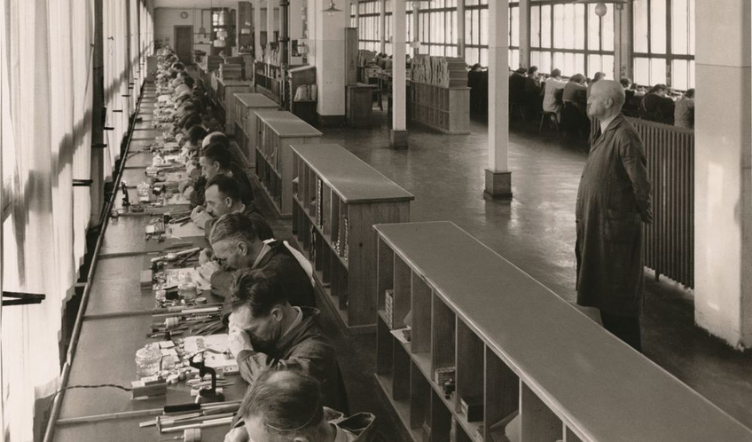 Watchmakers at l'Atelier Perrelet (1945)