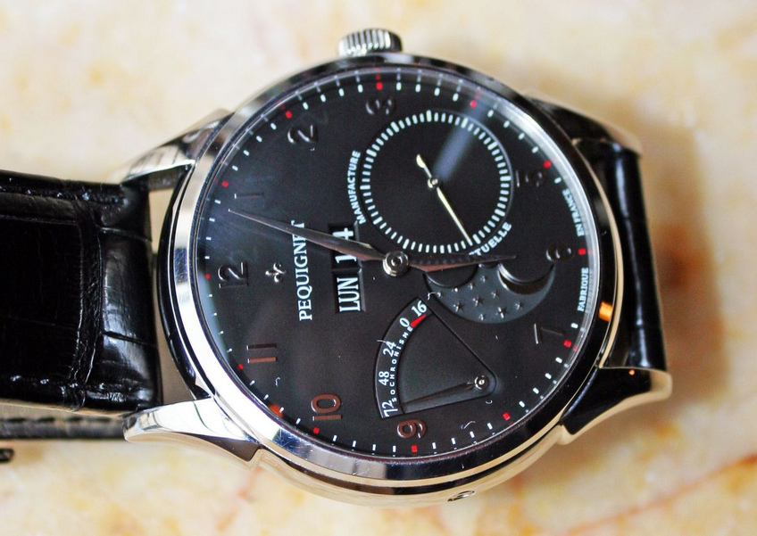 A full black version of the Rue Royale, with Grande Date, Small second, Moon phase and Power reserve.