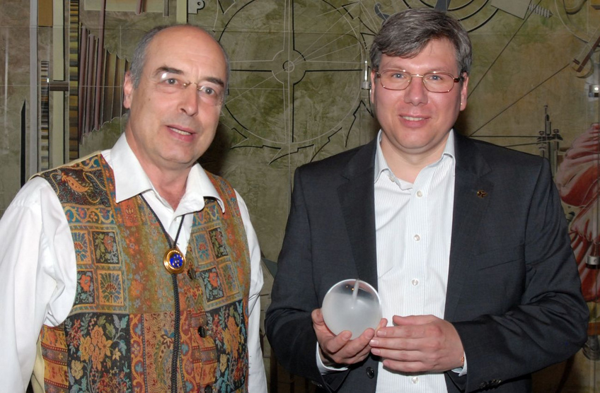 Andreas Strehler receives the Gaia Award from Ludwig Oechslin Andreas Strehler receives the Gaia Award from Ludwig Oechslin
