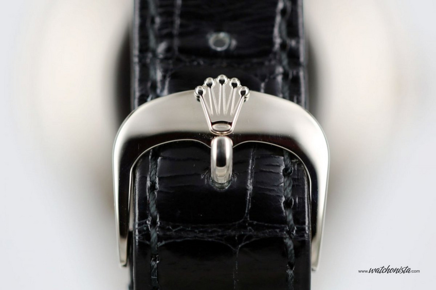 The emblematic crown on the buckle The emblematic crown on the buckle