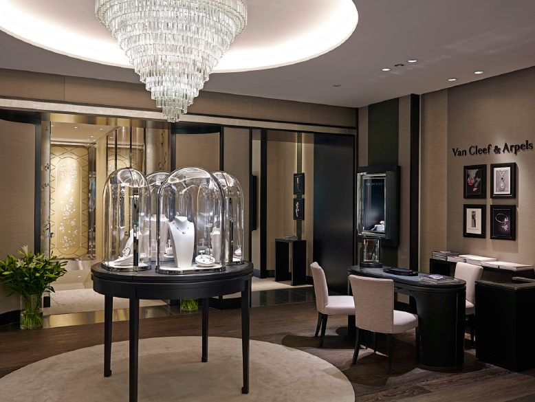 Van Cleef & Arpels Zürich store at Bahnhofstrasse Van Cleef & Arpels Zürich store at Bahnhofstrasse