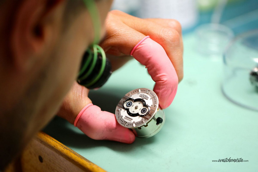 Dewitt Manufacture, craftsman at work Dewitt Manufacture, craftsman at work