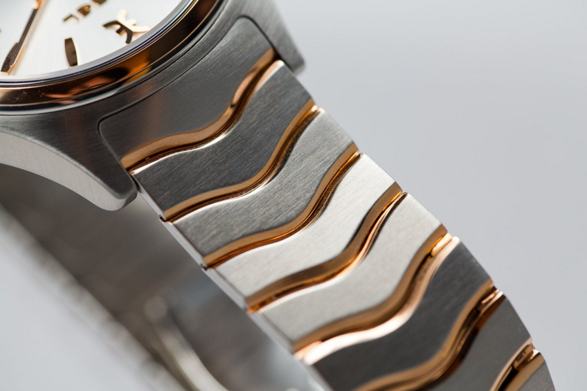 ebel-wave-3.jpg?itok=ec38CRyB