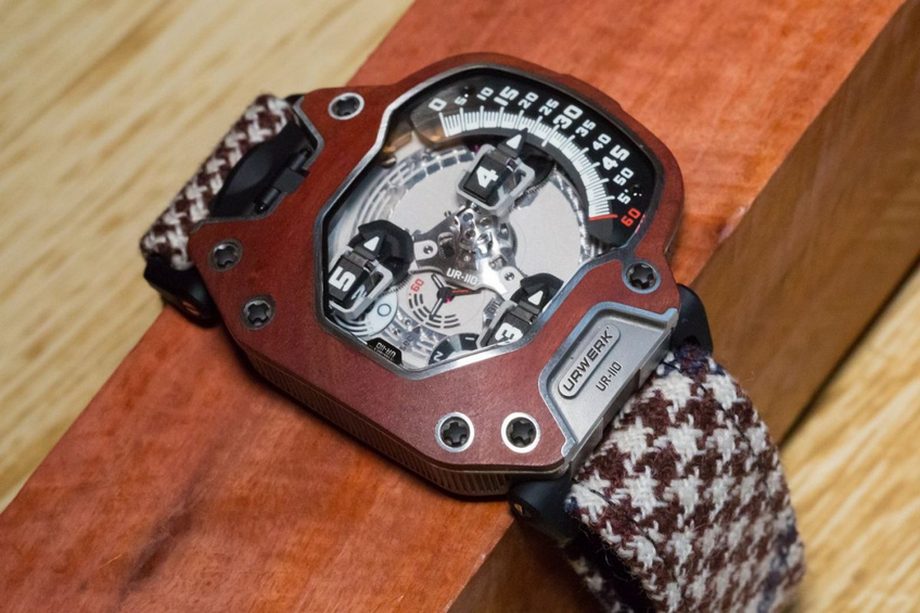 URWERK UR-110 Estwook Red ebony URWERK UR-110 Estwook Red ebony