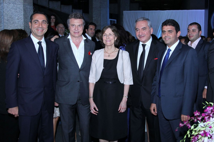 François-Paul Journe a coupé le ruban officiel en présence de Sami Sfeir (à gauche), Claude Sfeir, partenaire de cette nouvelle Boutique F.P.Journe, de son Excellence l’Ambassadeur de Suisse au Liban, Madame Ruth Flint, et de Monsieur Ziad Hawat, Maire de la ville de Byblos.. François-Paul Journe a coupé le ruban officiel en présence de Sami Sfeir (à gauche), Claude Sfeir, partenaire de cette nouvelle Boutique F.P.Journe, de son Excellence l’Ambassadeur de Suisse au Liban, Madame Ruth Flint, et de Monsieur Ziad Hawat, Maire de la ville de Byblos..