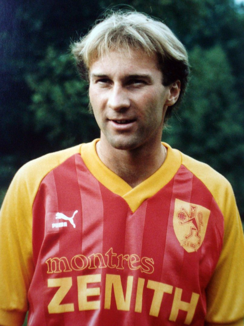 Jacky Epitaux est un ancien footballeur professionnel Jacky Epitaux est un ancien footballeur professionnel