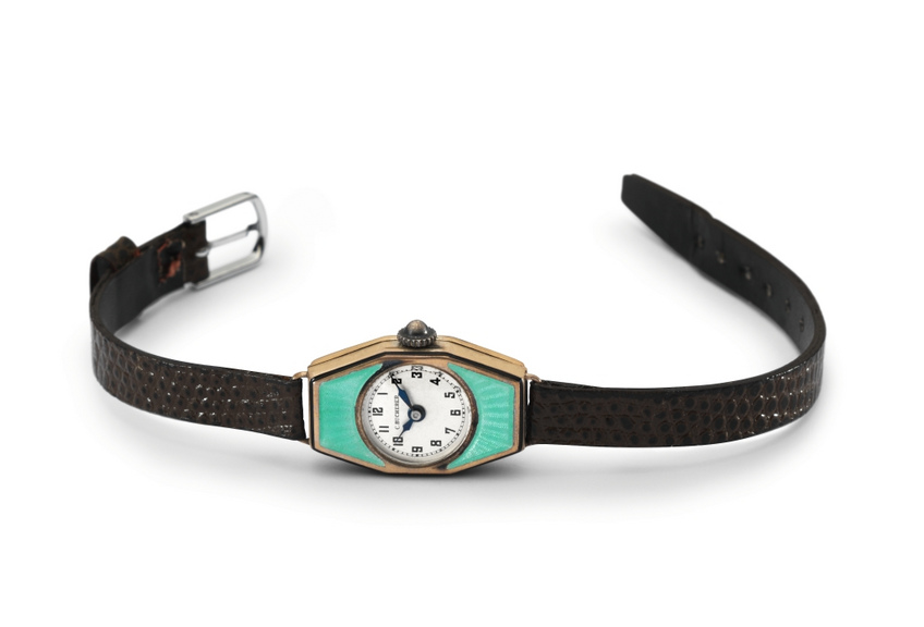 Carl F. Bucherer ladies’ watch from 1920 with an enamel finish Carl F. Bucherer ladies’ watch from 1920 with an enamel finish