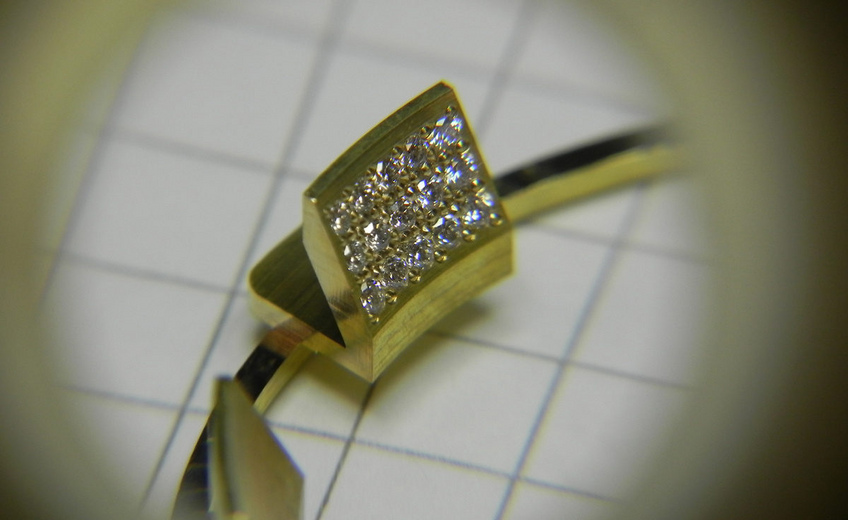 Setting of inner bezel ring