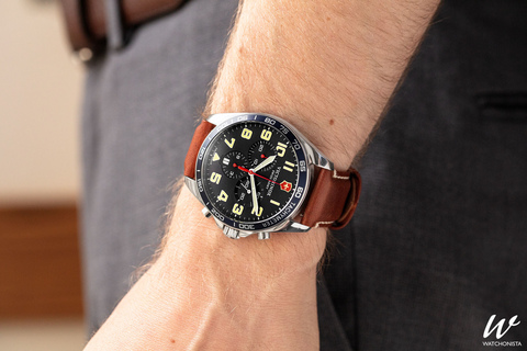 Victorinox Orologio Uomo Fieldforce 42 mm, Swiss Made, Quarzo Analogico, Impermeabile fino a 100 m, Vetro Zaffiro, Cinturino in Pelle, Nero