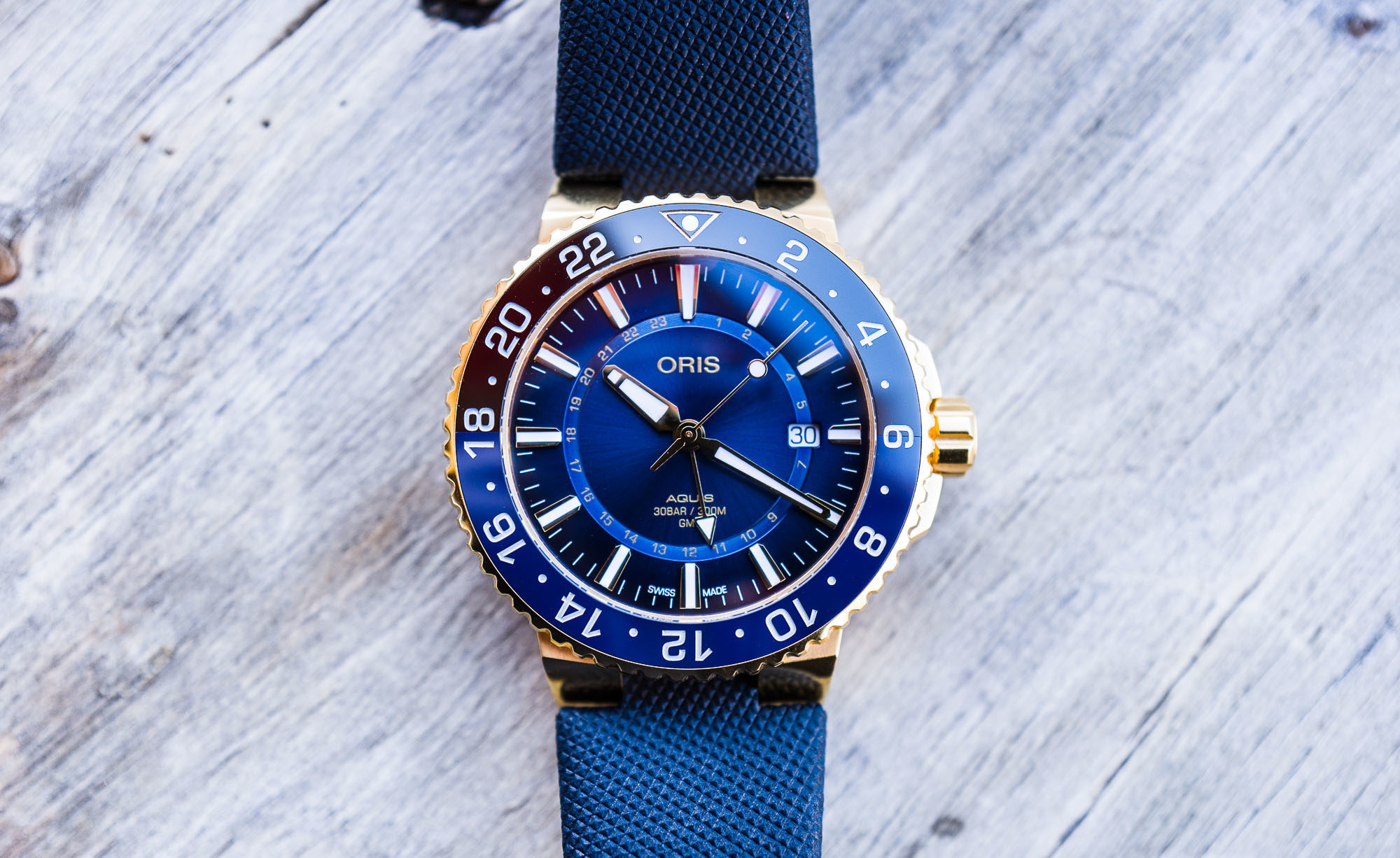 Oris aquis carysfort sales reef gold limited edition