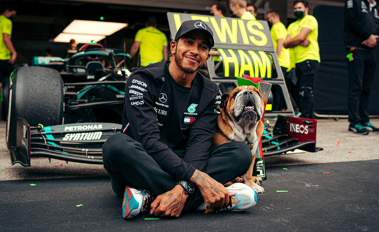 F1 Drivers sit in car