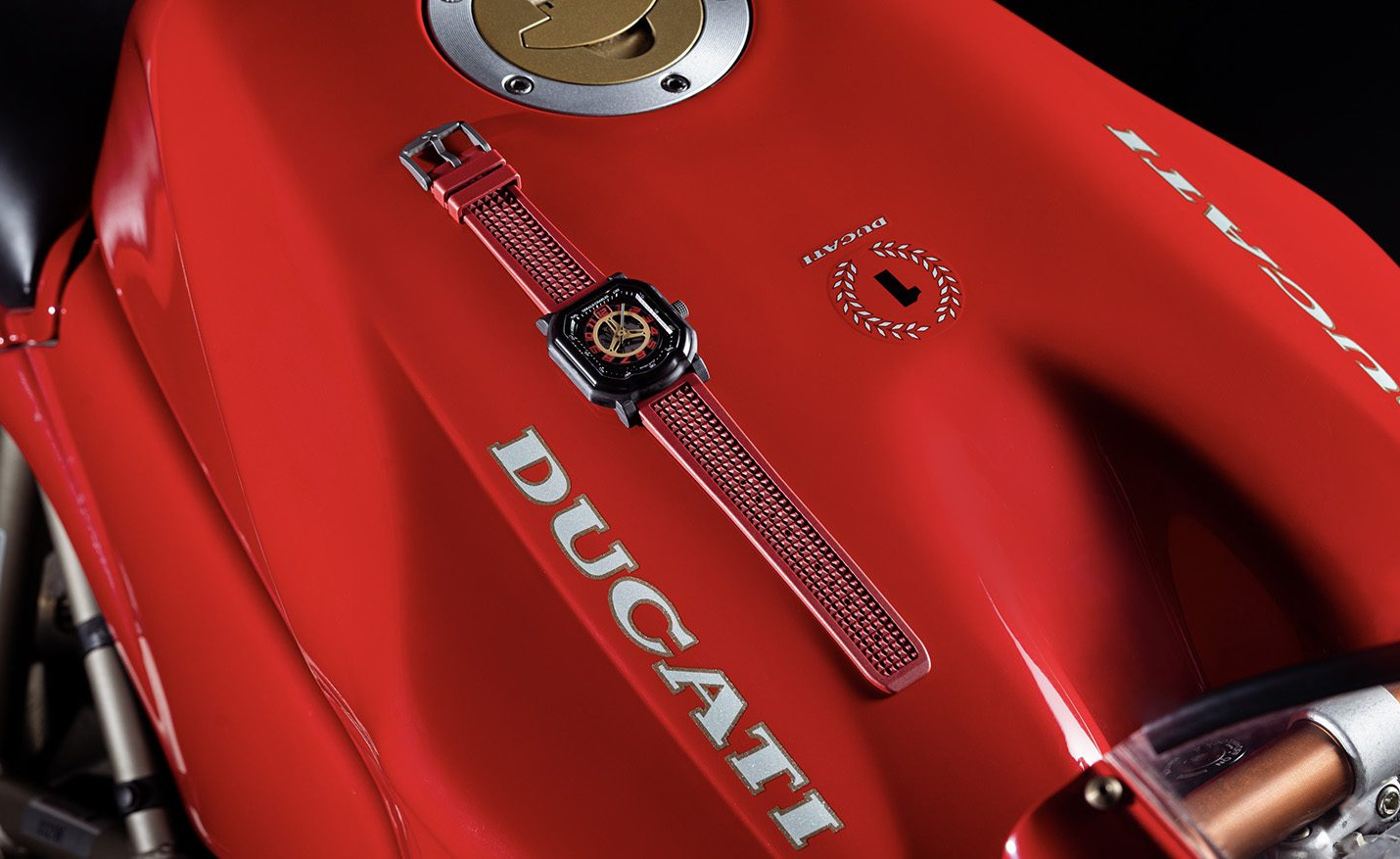 The Gerald Charles Maestro 4.0: A Tribute to the Ducati 916