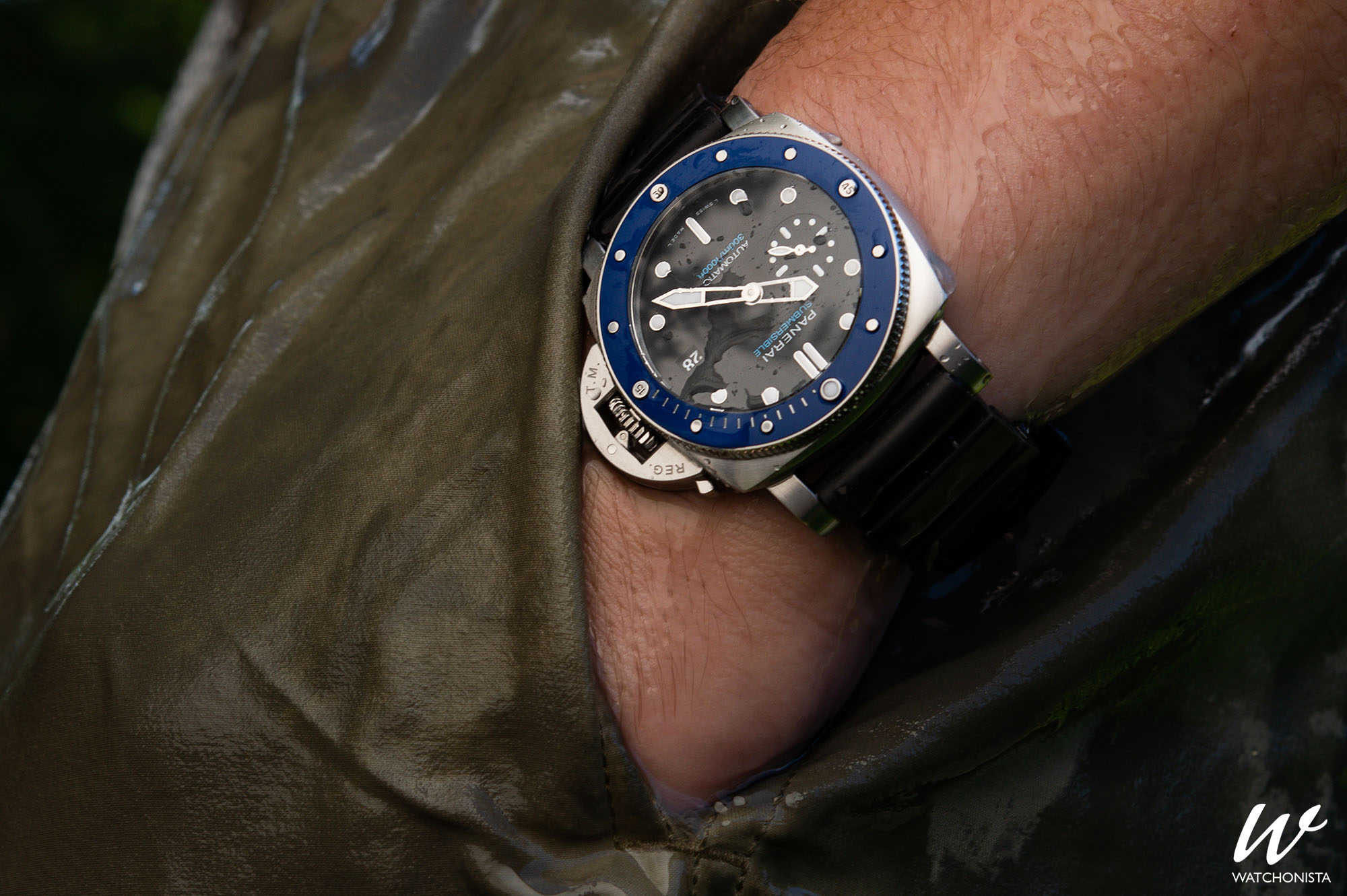 A Closer Look At Panerai’s Online Exclusive Submersible Azzurro 42mm ...