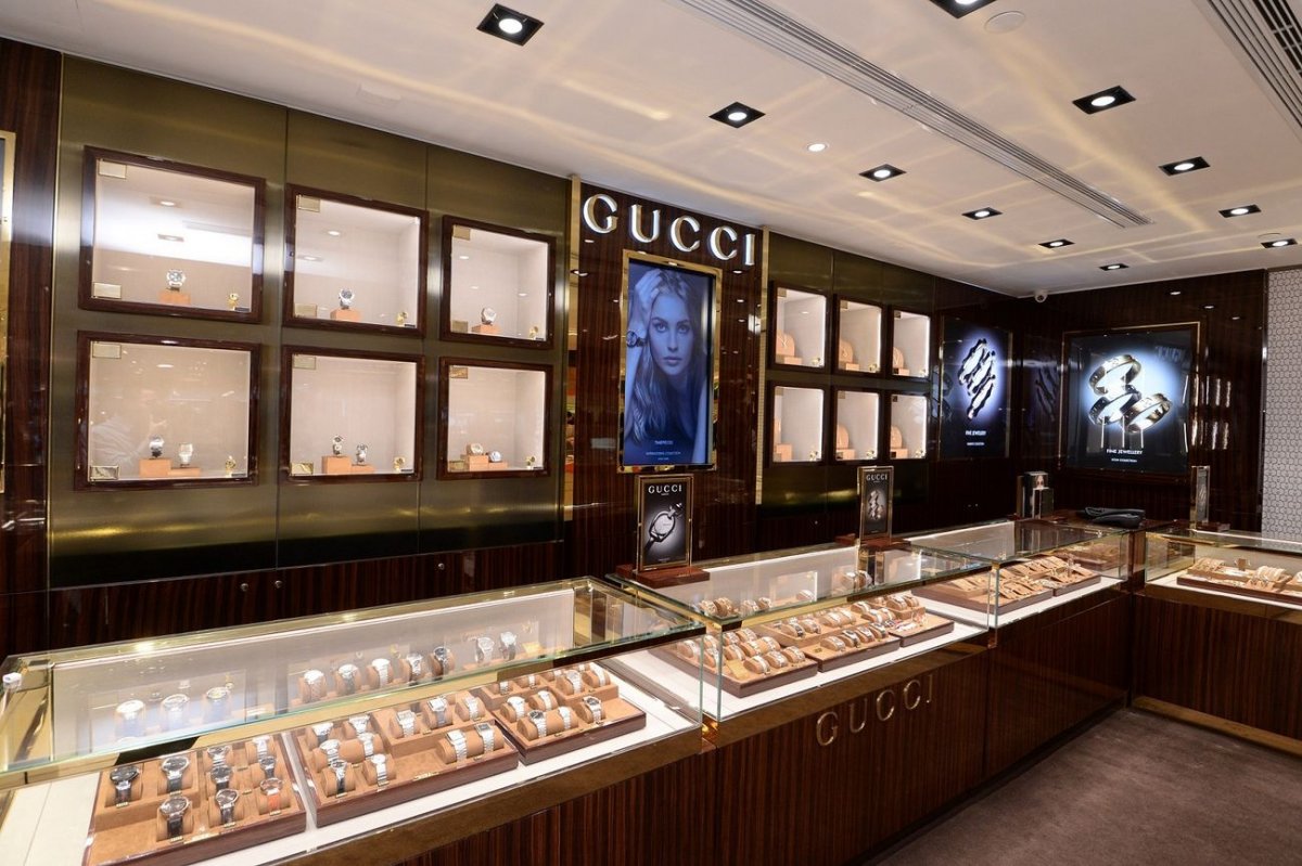 gucci watch shop